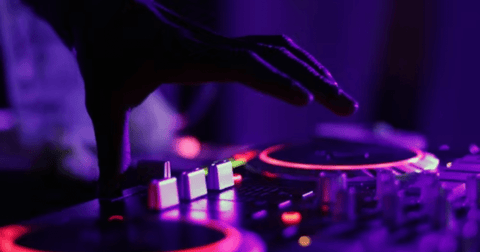 10 cadeaux incontournables pour DJ heureux