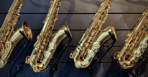 Top 5 des meilleurs saxophones altos : du premier souffle à la scène