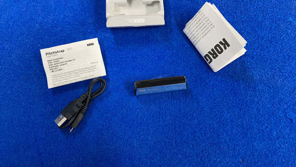 Korg PITCHSTRAP ACCORDEUR SANGLE RECHARGEABLE ARGENT - Stock B