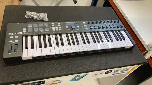 Arturia KEYLAB ESSENTIAL 49 BK - Stock B