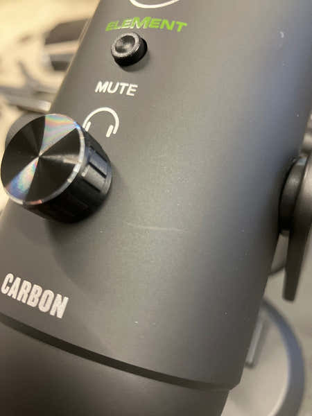 Mackie EM-CARBON - Stock B