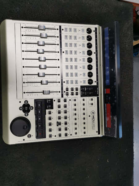 Mackie Control Universal Pro Stock B