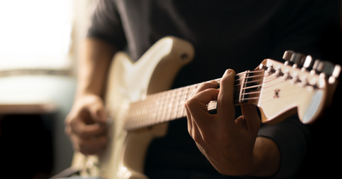 L’accord Bm à la guitare : comment le jouer et le maîtriser