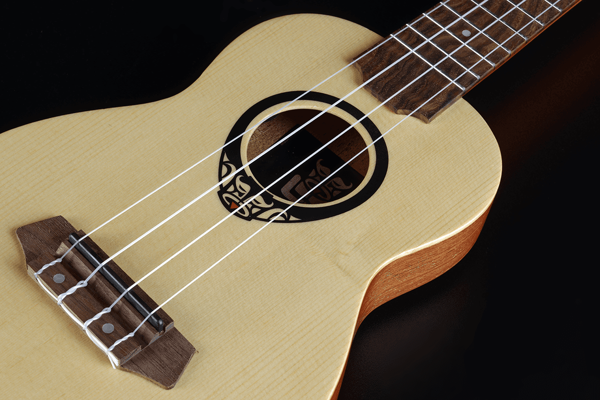 Tiki Baby Tku150Se Ukulele Baby-Soprano Slim Arched Back Électro