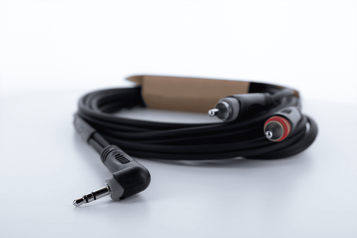 Câble Y Bretelle Mini-jack Stéréo Coudé / 2 RCA 1,5 M