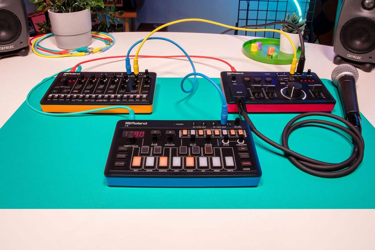 Aira Compact J-6 Chord Synth