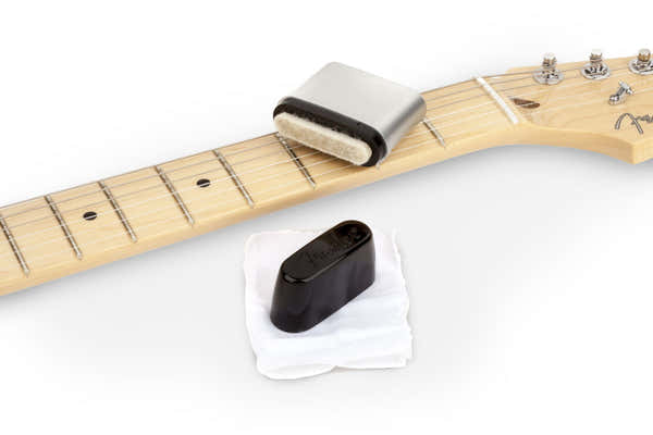 Fender Speed Slick Guitar String Cleaner Black/Silver