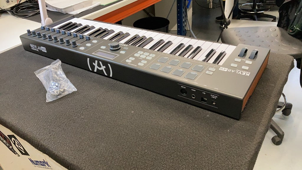 KEYLAB ESSENTIAL 49 BK - Stock B